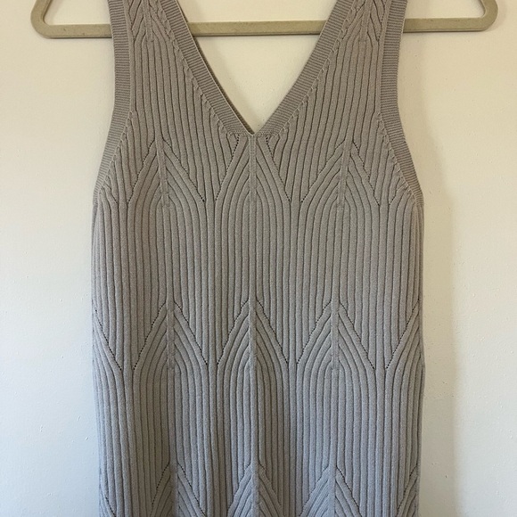 Tops - Gray Sleeveless Knit top